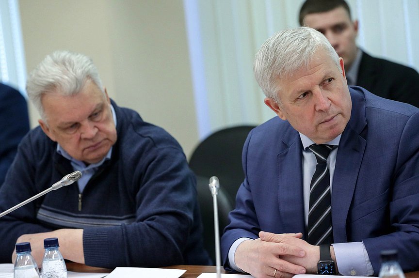 Члены Комитета Государственной Думы по экономической политике Виктор Казаков и Виктор Кидяев