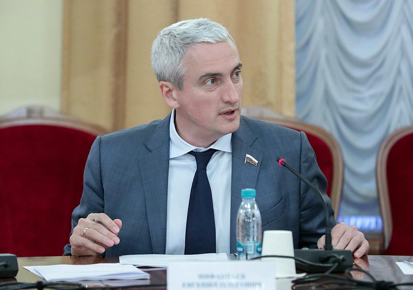 Заместитель Председателя Комитета по охране здоровья Евгений Нифантьев
