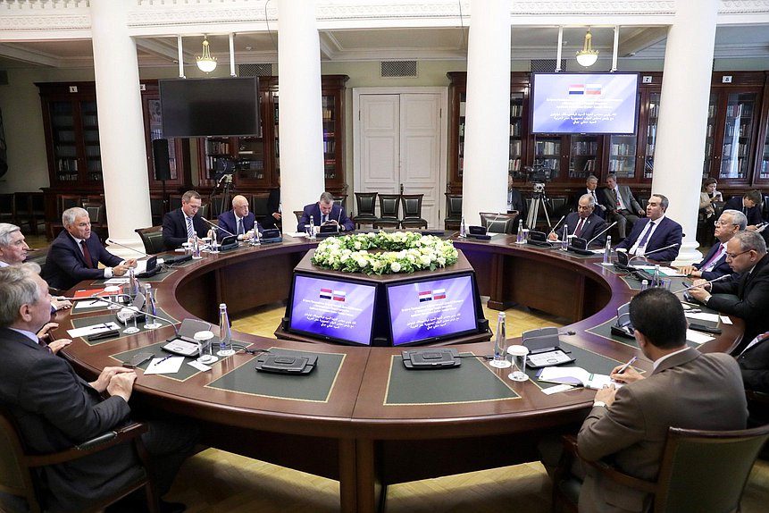 Reunión de Vyacheslav Volodin, Jefe de la Duma Estatal, con Hanafi Gibaly, Presidente de la Cámara de Diputados de la República Árabe de Egipto