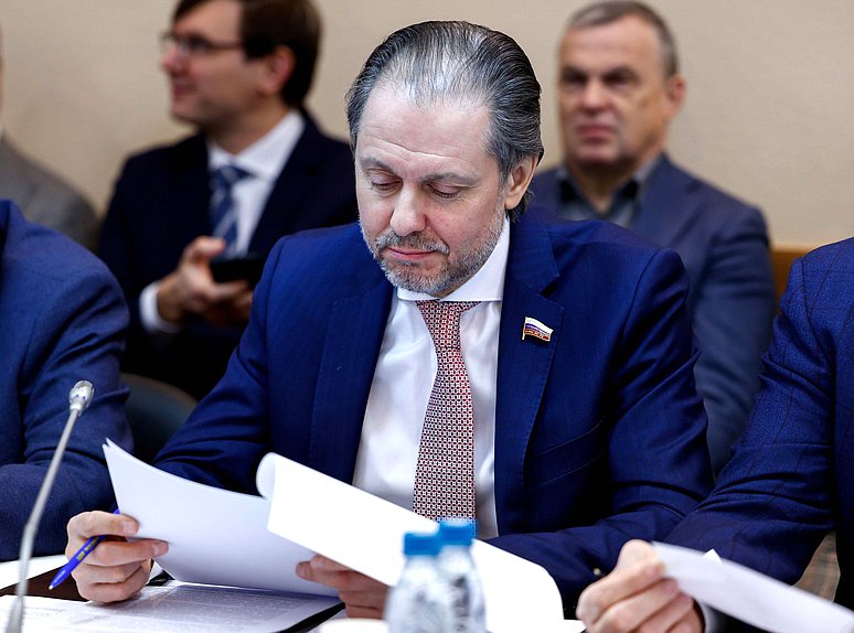 Член Комитета по экологии, природным ресурсам и охране окружающей среды Владимир Сысоев