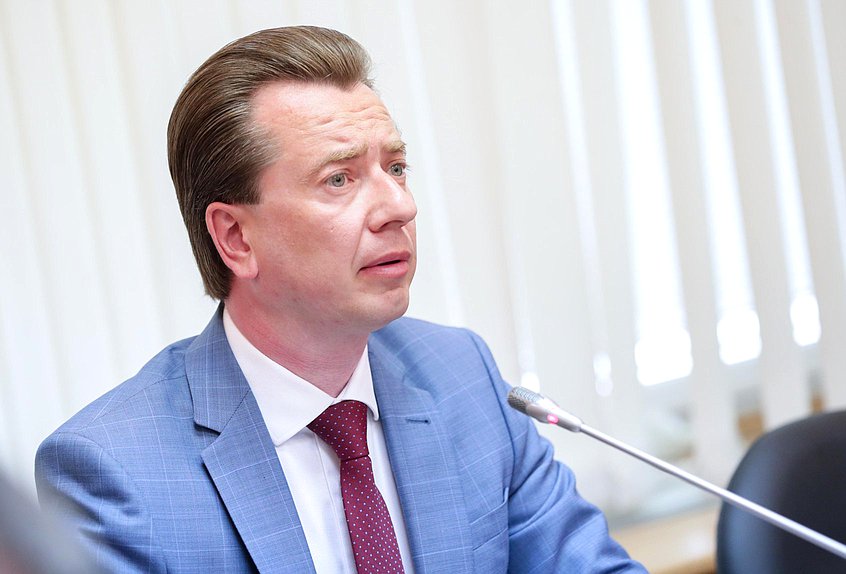 Первый заместитель Председателя Комитета по экологии, природным ресурсам и охране окружающей среды Владимир Бурматов