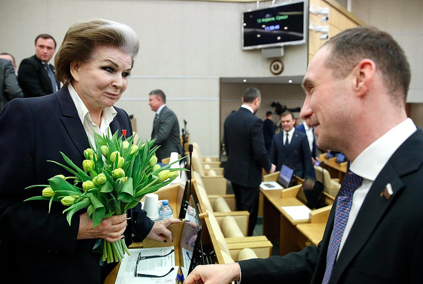 Член Комитета по международным делам Валентина Терешкова и заместитель Председателя Комитета по развитию Дальнего Востока и Арктики Антон Басанский