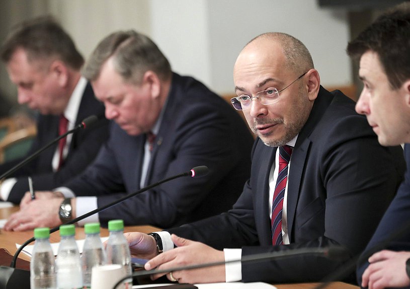Председатель Комитета по природным ресурсам, собственности и земельным отношениям Николай Николаев