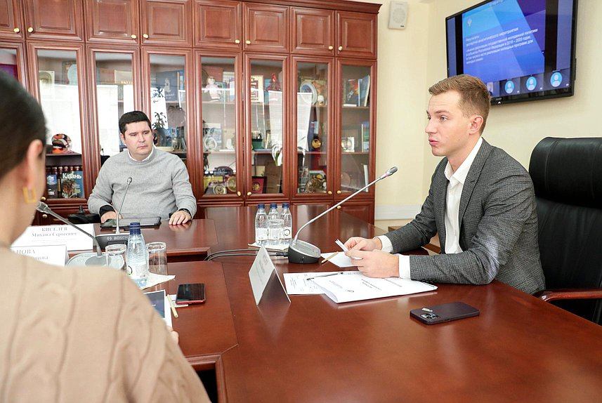 Председатель Комитета по молодежной политике Артем Метелев