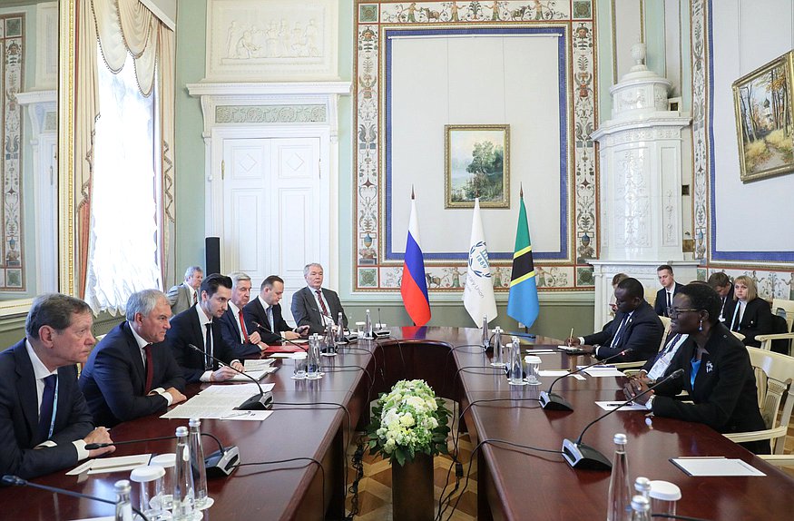 اجتماع رئيس مجلس الدوما فياتشيسلاف فولودين مع رئيسة الاتحاد البرلماني الدولي ، رئيسة الجمعية الوطنية لجمهورية تنزانيا المتحدة توليا إكسون