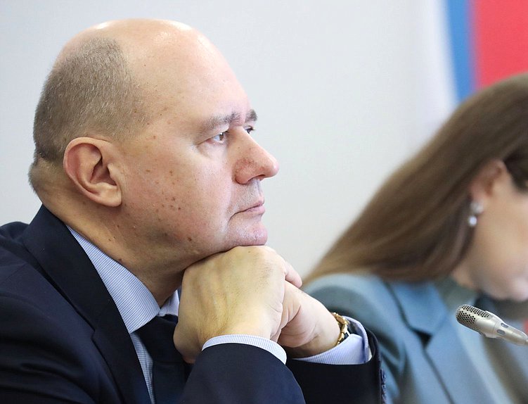 Заместитель Председателя Комитета по развитию гражданского общества, вопросам общественных и религиозных объединений Олег Леонов