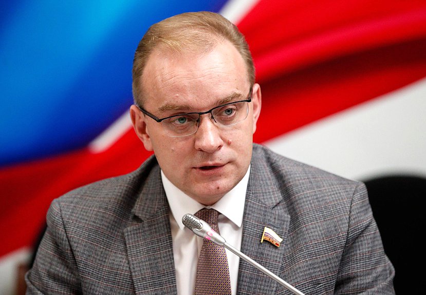 Член Комитета по охране здоровья Михаил Кизеев