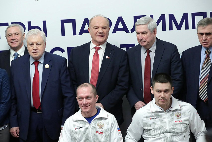 Руководитель фракции «Справедливая Россия — За правду» Сергей Миронов, руководитель фракции КПРФ Геннадий Зюганов, Первый заместитель Председателя Государственной Думы Иван Мельников и Первый заместитель Председателя Комитета по науке и высшему образованию Олег Смолин