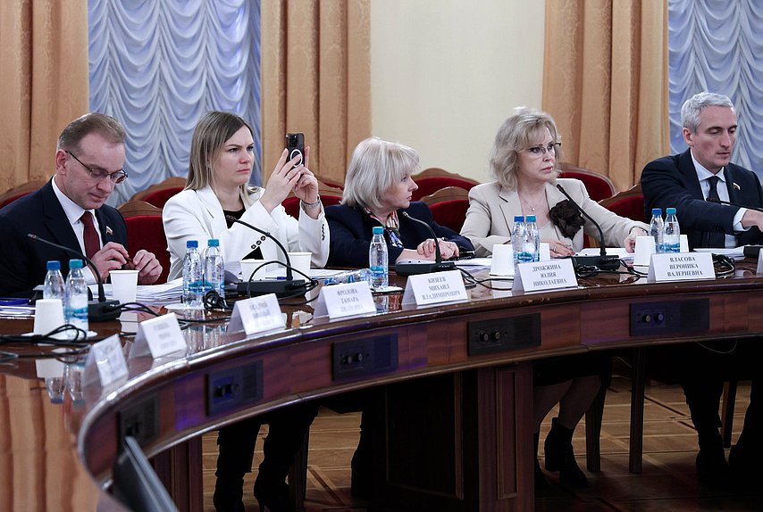 Заседание Комитета по охране здоровья с участием Министра здравоохранения РФ Михаила Мурашко