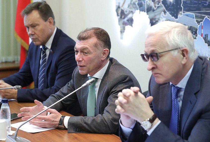 Председатель Комитета по экономической политике Максим Топилин и Президент Российского союза промышленников и предпринимателей (РСПП) Александр Шохин