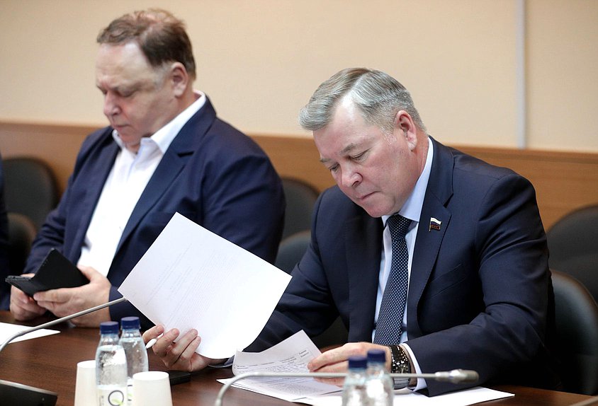 Член Комитета по природным ресурсам, собственности и земельным отношениям Николай Малов