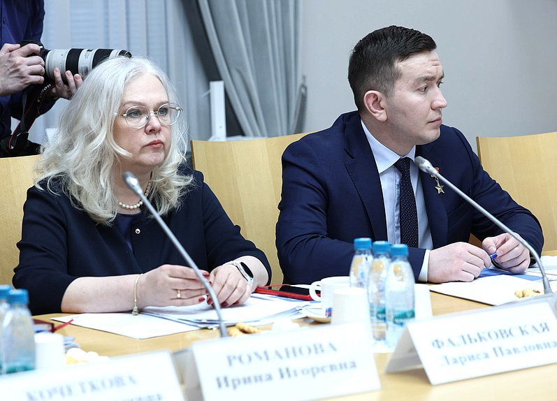 Заседание Комитета по защите семьи, вопросам отцовства, материнства и детства с участием Министра просвещения РФ Сергея Кравцова