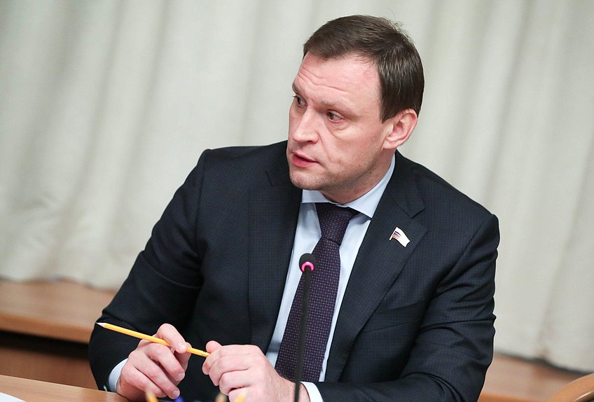 Председатель Комитета по строительству и жилищно-коммунальному хозяйству Сергей Пахомов