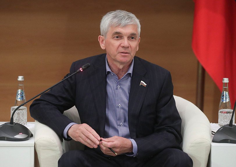 Член Комитета по охране здоровья Александр Петров