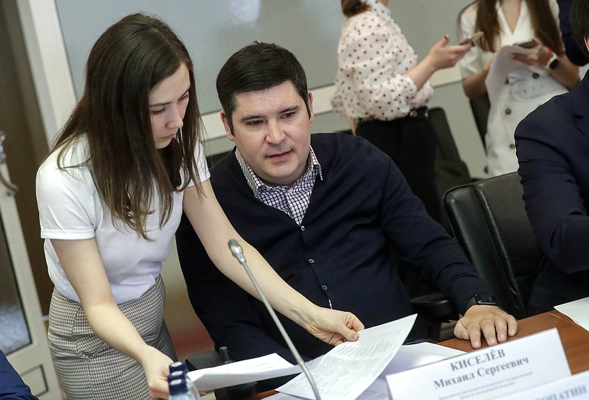 Заместитель Председателя Комитета по молодежной политике Михаил Киселев