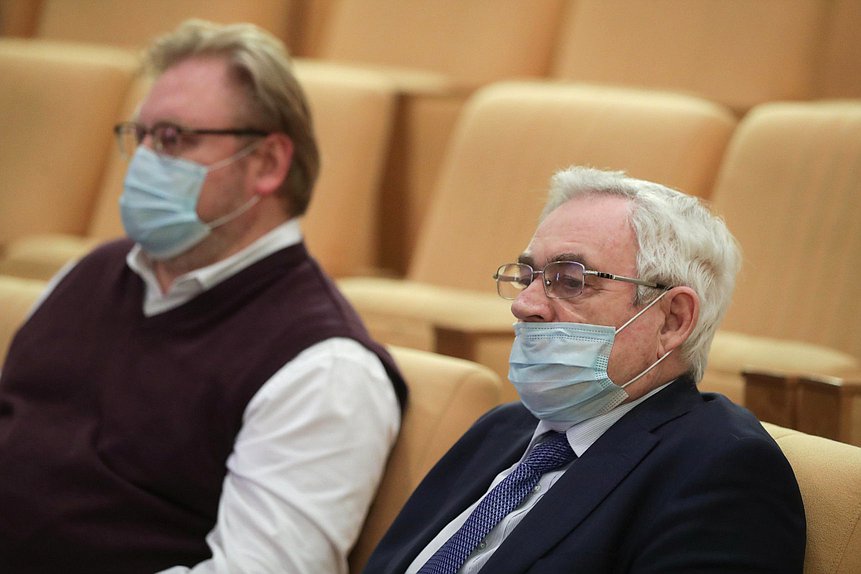 Заседание Круглого стола Комитета по охране здоровья на тему: «Совершенствование законодательного регулирования охраны здоровья детей в РФ»