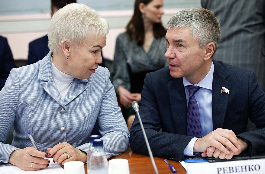 Члены Комитета по физической культуре и спорту Рима Баталова и Евгений Ревенко