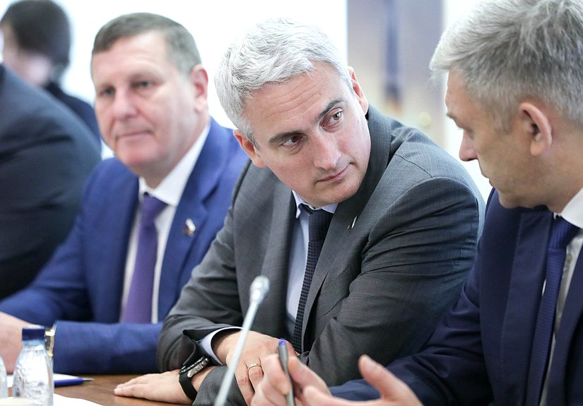 Член Комитета по промышленности и торговле Евгений Нифантьев