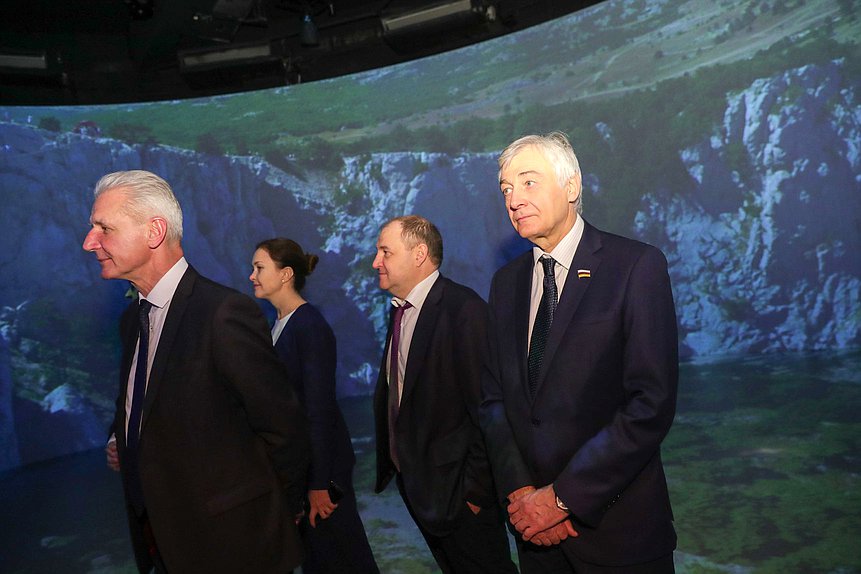 Участники мероприятий Совета законодателей Российской Федерации при Федеральном Собрании РФ посетили парк «Зарядье»