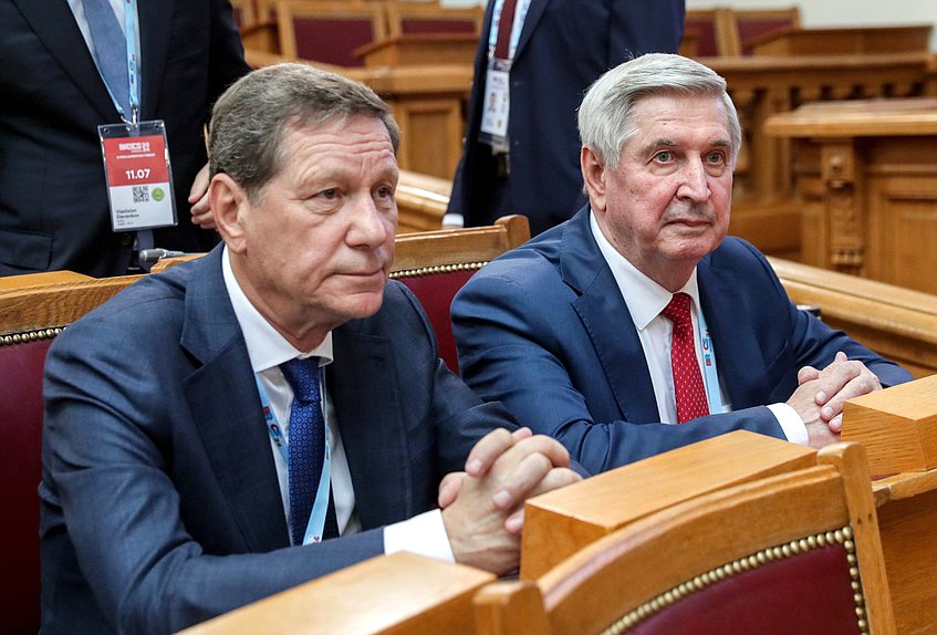 Vice Jefes primeros de la Duma Estatal Alexander Zhukov e Ivan Melnikov