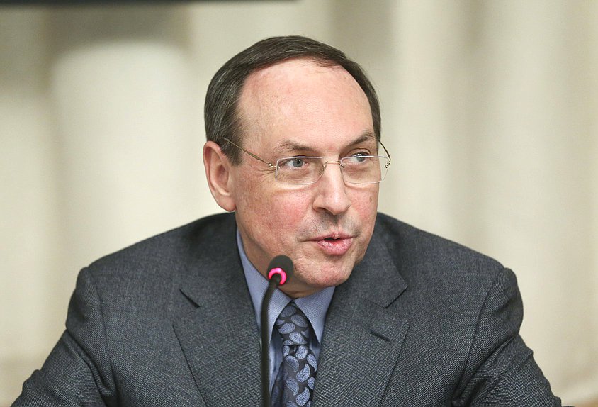 Председатель Комитета по образованию и науке Вячеслав Никонов