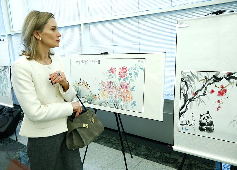 Церемония открытия выставки «Услышать мир сквозь тишину»