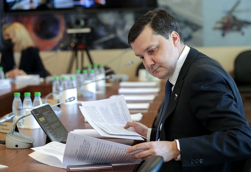 Член Комитета по экономической политике, промышленности, инновационному развитию и предпринимательству Денис Москвин