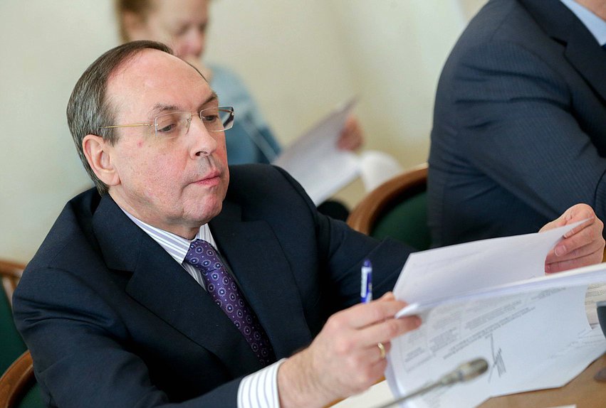 Председатель Комитета по образованию и науке Вячеслав Никонов