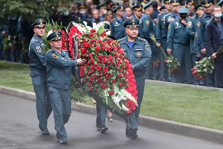 Церемония прощания с трагически погибшим главой МЧС России генералом армии Евгением Зиничевым