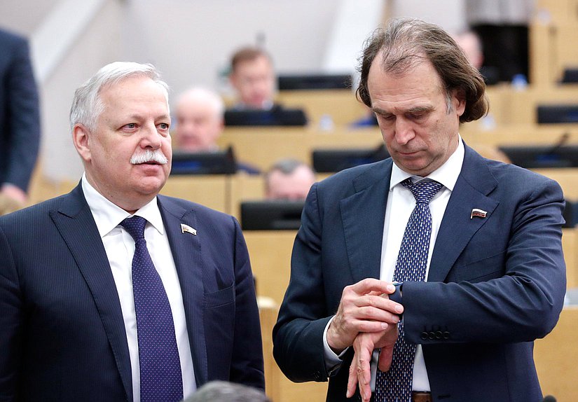 Член Комитета по финансовому рынку Владимир Сенин и член Комитета по аграрным вопросам Сергей Лисовский