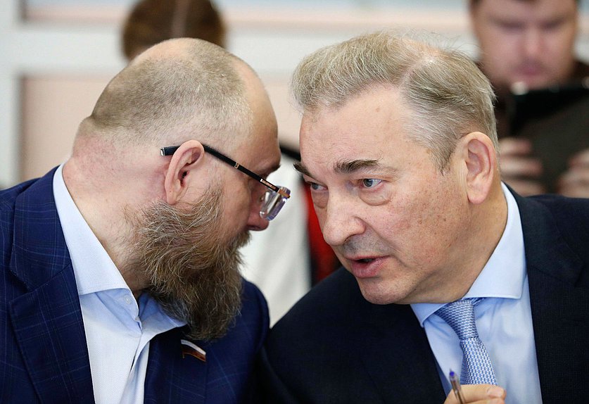 Заместитель Председателя Комитета по физической культуре и спорту Сергей Бурлаков и член Комитета Владислав Третьяк