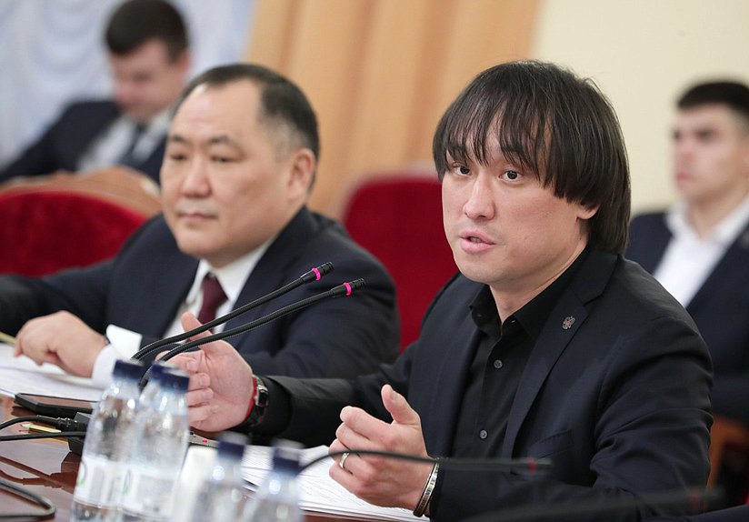 Заместитель Председателя Государственной Думы Шолбан Кара-оол и Председатель Комитета по туризму и развитию туристической инфраструктуры Сангаджи Тарбаев