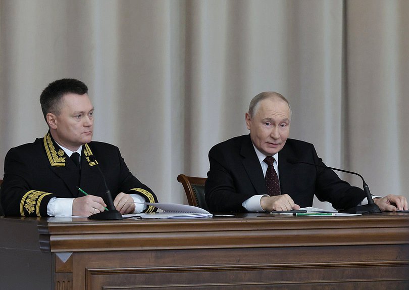 Председатель Верховного Суда Российской Федерации Игорь Краснов и Президент РФ Владимир Путин