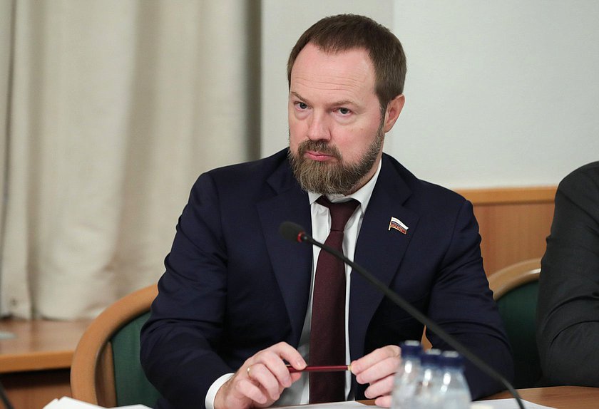 Член Комитета по строительству и жилищно-коммунальному хозяйству Сергей Колунов