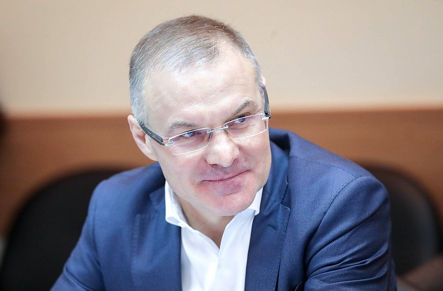 Заместитель Председателя Комитета по экологии, природным ресурсам и охране окружающей среды Александр Коган
