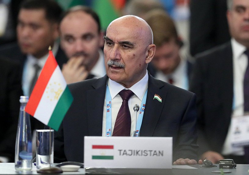 رئيس المجلس نامويانداغون المجلس أولي لجمهورية طاجيكستان زوكيرزودا محمدوار زوير