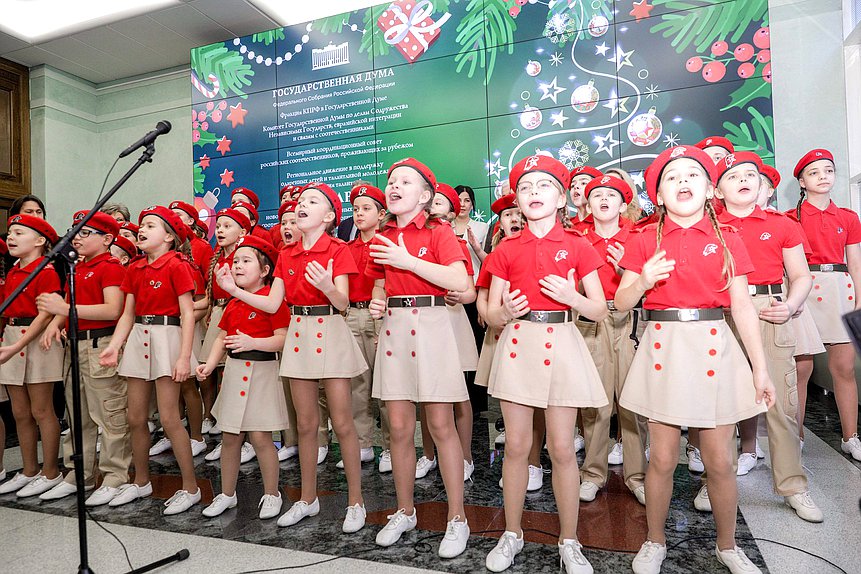 Открытие выставки «Фейерверк новогодних игрушек», посвященной 100-летней годовщине со дня образования СССР