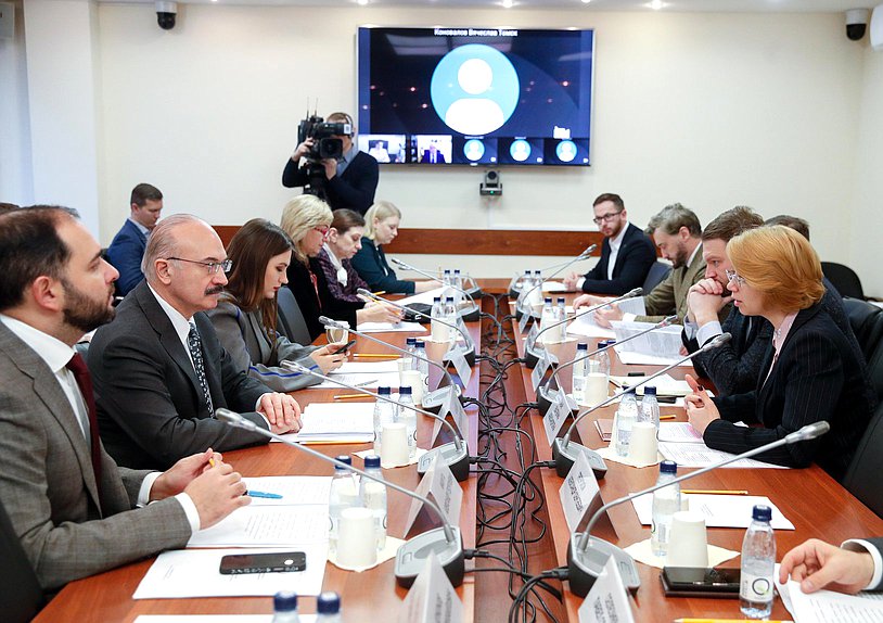 Круглый стол Комитета по науке и высшему образованию на тему «О мерах поддержки молодых ученых»