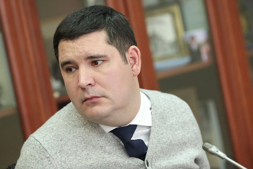 Заместитель Председателя Комитета по молодежной политике Михаил Киселев