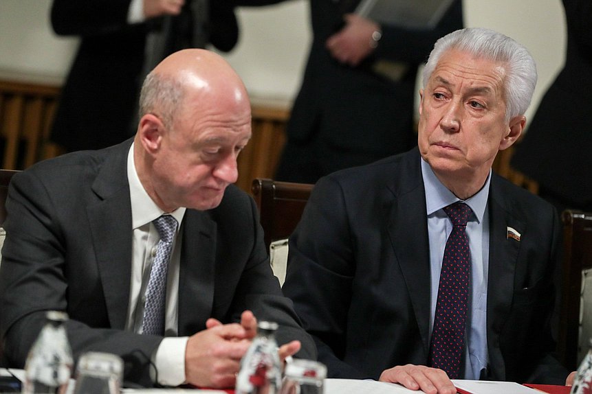 Deputy Chairman of the State Duma Alexander Babakov and leader of the United Russia faction Vladimir Vasiliev