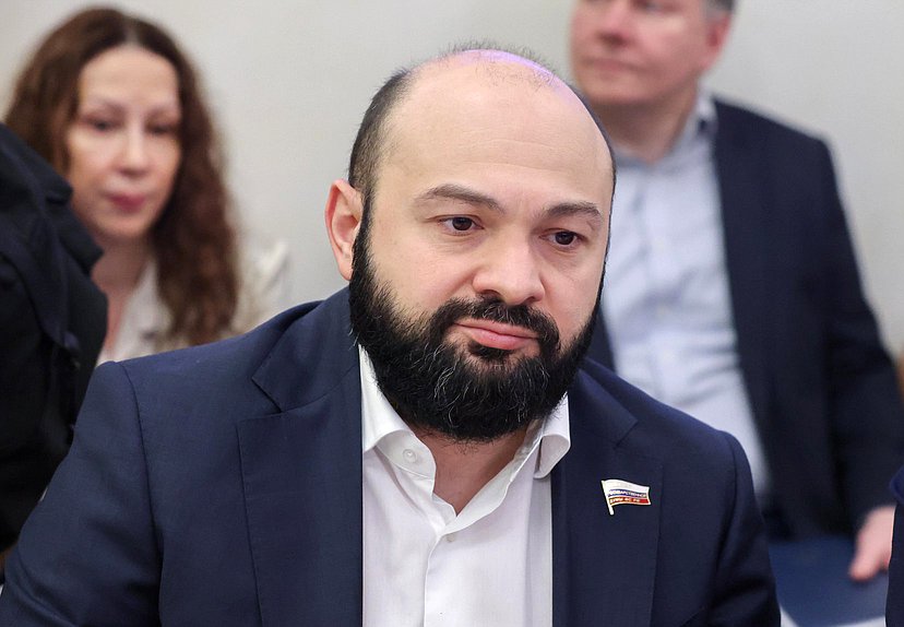 Член Комитета по безопасности и противодействию коррупции Руслан Гаджиев