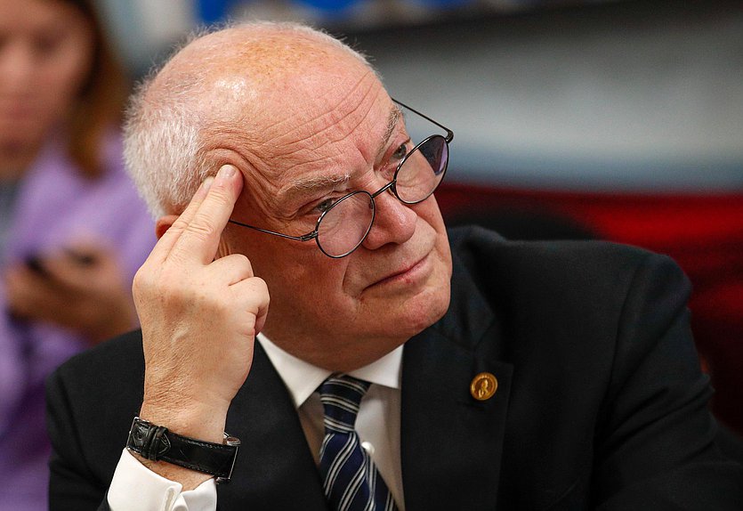 Член Комитета по охране здоровья Александр Румянцев