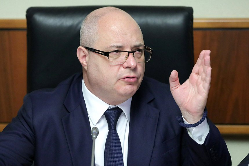 Председатель Комитета по вопросам собственности, земельным и имущественным отношениям Сергей Гаврилов