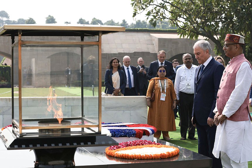 Chairman and members of the State Duma paid tribute to the memory of the fighter for independence of India Mahatma Gandhi