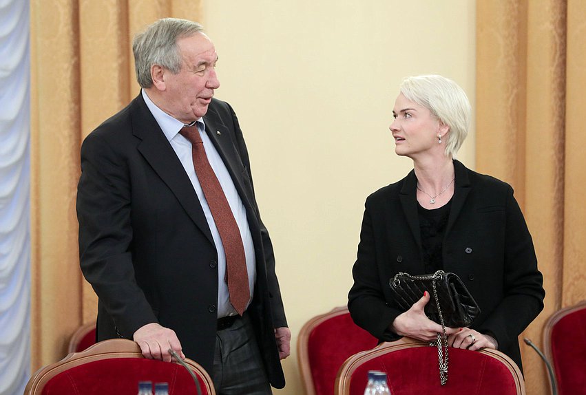 Президент Федерации тенниса России Шамиль Тарпищев и российская гимнастка, двукратная олимпийская чемпионка Светлана Хоркина