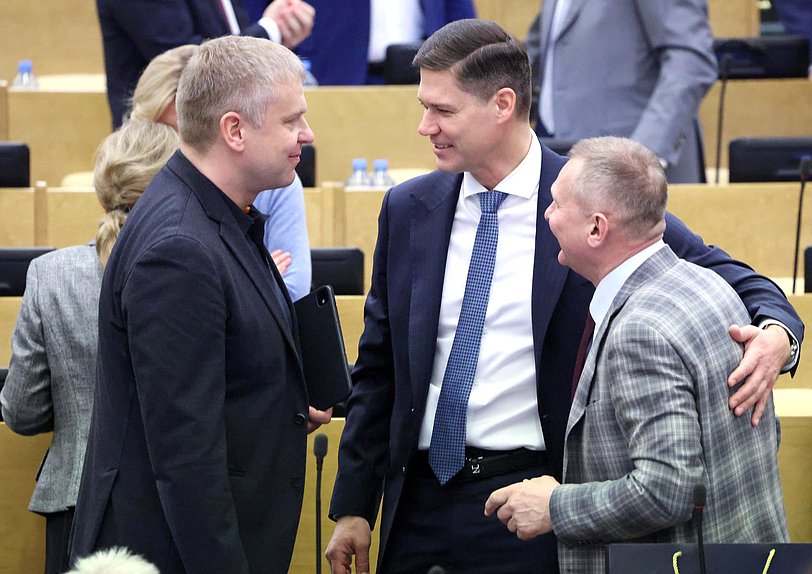 Член Комитета по безопасности и противодействию коррупции Роман Водянов и заместитель Председателя Комитета по экономической политике Сергей Алтухов