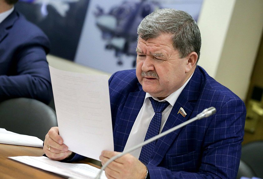 Член Комитета по экономической политике, промышленности, инновационному развитию и предпринимательству Владимир Бокк