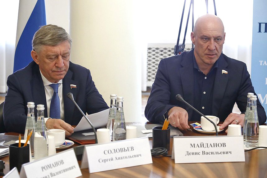 Первый заместитель Председателя Комитета по культуре Денис Майданов и член Комитета по культуре Сергей Соловьев