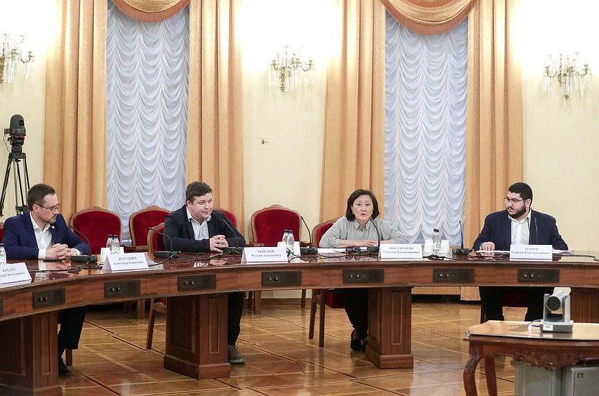 Круглый стол фракции «Новые люди» на тему «Совершенствование законодательства в сфере экологии»