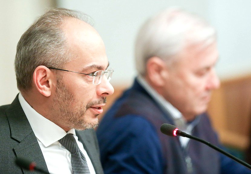 Председатель Комитета по природным ресурсам, собственности и земельным отношениям Николай Николаев